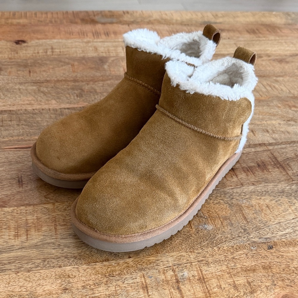 Koolaburra by UGG Winter Boots with Cream Fur Lining - Picture 4 of 6